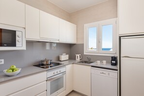 Kühlschrank, Mikrowelle, Ofen, Geschirrspüler