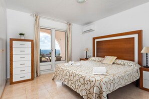 3 bedrooms, in-room safe, iron/ironing board, free WiFi