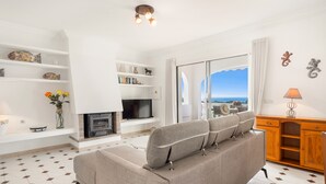 TV - Villa Colors by Escape Home (Son Bou)