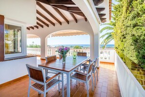 Outdoor dining - Villa Colors by Escape Home (Son Bou)
