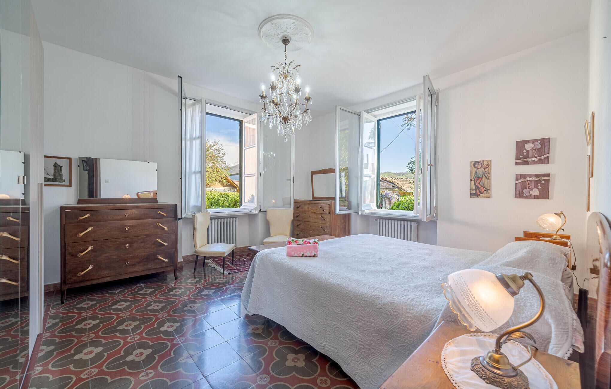 2 bedrooms, travel crib, WiFi, bed sheets