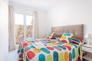 3 makuuhuonetta, silitysrauta/-lauta, ilmainen Wi-Fi, vuodevaatteet