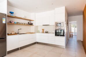 Refrigerador, microondas, horno y lavavajillas