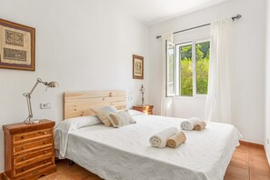 3 quartos, cofres nos quartos, ferros/tábuas de passar roupa