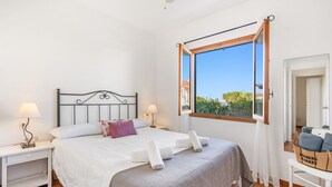 2 slaapkamers, een kluis op de kamer, een strijkplank/strijkijzer