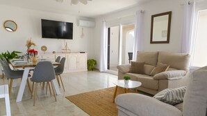 TV - Villa Zodiaco Aries by Escape Home (Son Bou)