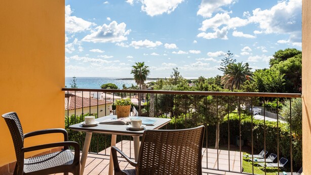 Outdoor dining - Apartamentos Punta Prima By Escape Home (Punta Prima)