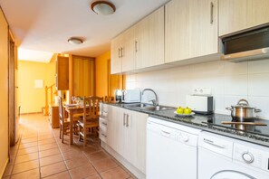 Fridge, microwave, coffee/tea maker, toaster