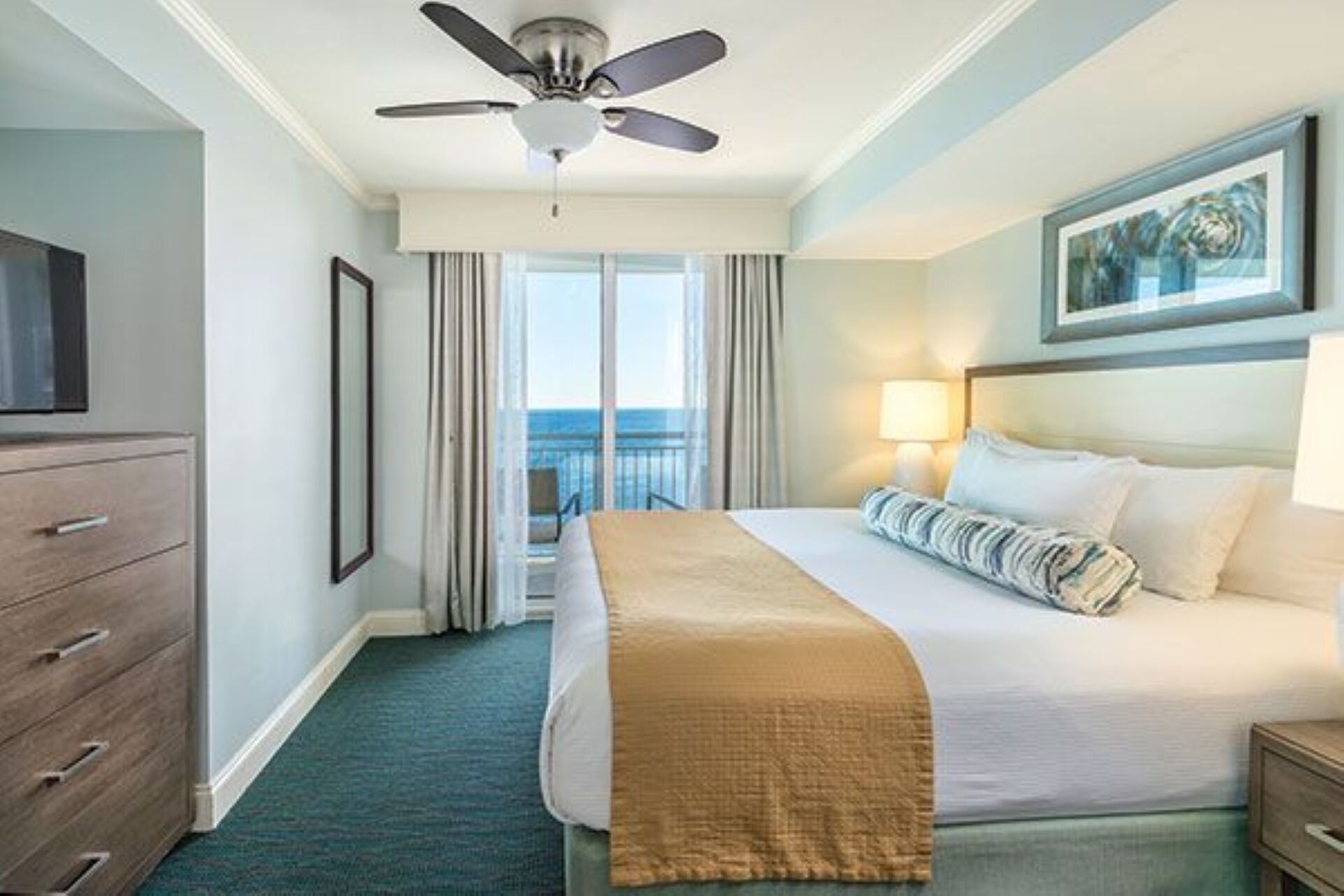 3 bedrooms, in-room safe, desk, iron/ironing board