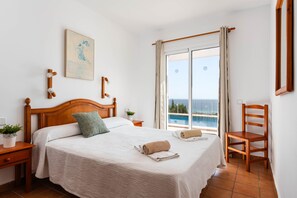 3 bedrooms, in-room safe, iron/ironing board, free WiFi