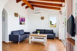 TV - Villa Romani by Escape Home (Son Bou)