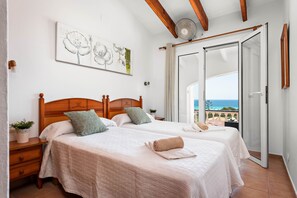 3 bedrooms, in-room safe, iron/ironing board, free WiFi