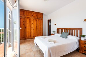 5 bedrooms, iron/ironing board, free WiFi, bed sheets