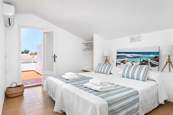 3 bedrooms, in-room safe, iron/ironing board, free WiFi