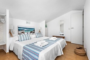 3 bedrooms, in-room safe, iron/ironing board, free WiFi