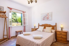 3 bedrooms, in-room safe, iron/ironing board, free WiFi