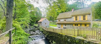 Large luxurious home awaits. Sleep 16 adults for your next trip to Philly!