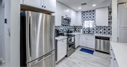 Modern-Downtown-PHXairport-Firepit-BBQ-MiniGolf