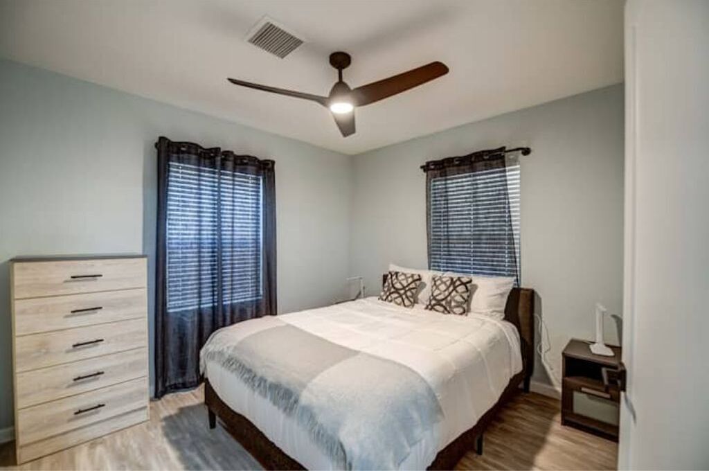 3 slaapkamers, een bureau, een strijkplank/strijkijzer, gratis wifi