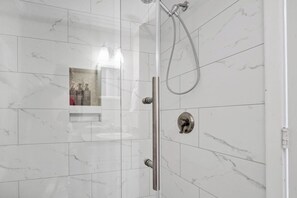 Handdoeken, zeep, shampoo, toiletpapier