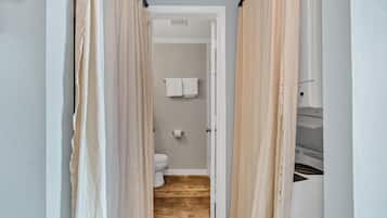 Handdoeken, zeep, shampoo, toiletpapier