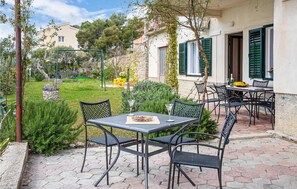 Outdoor dining - Nice apartment in Podstrana with WiFi (Podstrana)