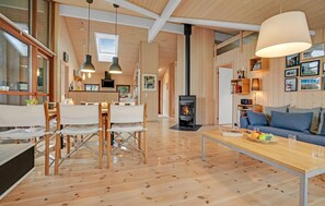 Fireplace - Amazing home in Spøttrup with kitchen (Spøttrup)