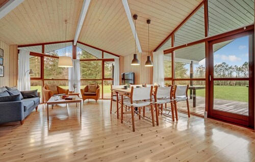 Amazing home in Spøttrup with kitchen