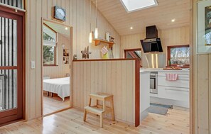 Fridge, stovetop, dishwasher, coffee/tea maker - Amazing home in Spøttrup with kitchen (Spøttrup)