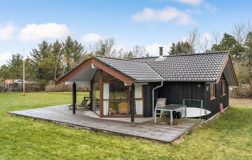 Amazing home in Spøttrup with kitchen