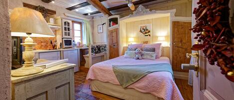 1 bedroom, iron/ironing board, free WiFi, bed sheets