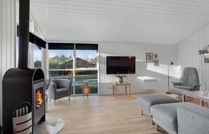 TV, fireplace - Gorgeous home in Strandby with kitchen (Strandby)