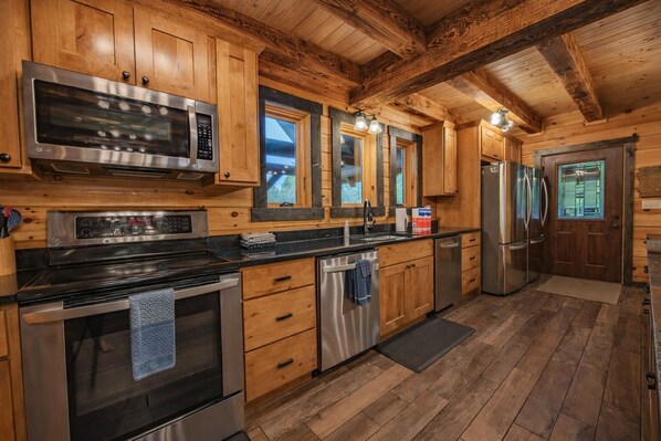 Refrigerador, microondas, horno y parrilla de estufa 