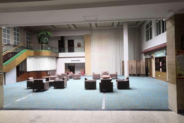 المنشأة من الداخل