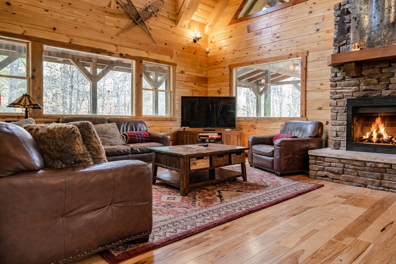 Smart TV, fireplace, DVD player, table tennis