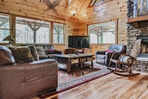 Smart TV, fireplace, DVD player, ping pong