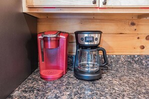 Coffee and/or coffee maker - Blue Ridge Lodge: Handicap Access Multi-Gen 8 bedroom estate in Hocking Hills (Logan)