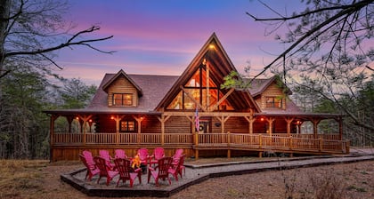 Blue Ridge Lodge: Handicap Access Multi-Gen 8 bedroom estate in Hocking Hills