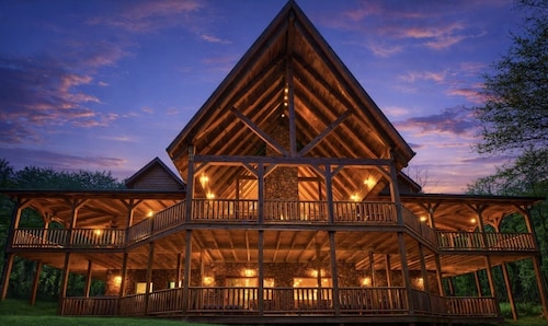 Blue Ridge Lodge Hocking Hills: Accessible Luxury