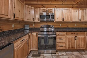 Fridge, microwave, oven, stovetop - Blue Ridge Lodge: Handicap Access Multi-Gen 8 bedroom estate in Hocking Hills (Logan)