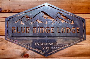 Property grounds - Blue Ridge Lodge: Handicap Access Multi-Gen 8 bedroom estate in Hocking Hills (Logan)