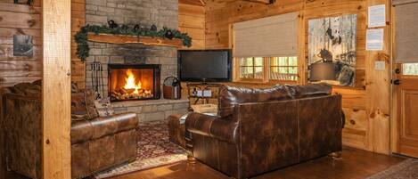 Télévision, cheminée, lecteur de DVD, baby-foot