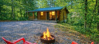 The Lakota: Privately situated couples cabin w/hot tub + king bed: Hocking Hills