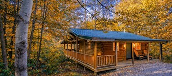The Lakota: Privately situated couples cabin w/hot tub + king bed: Hocking Hills