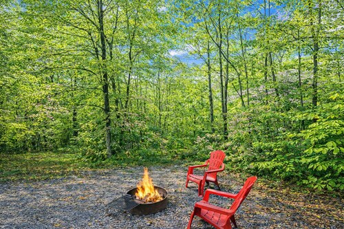 The Lakota: King bed + hot tub in Hocking Hills