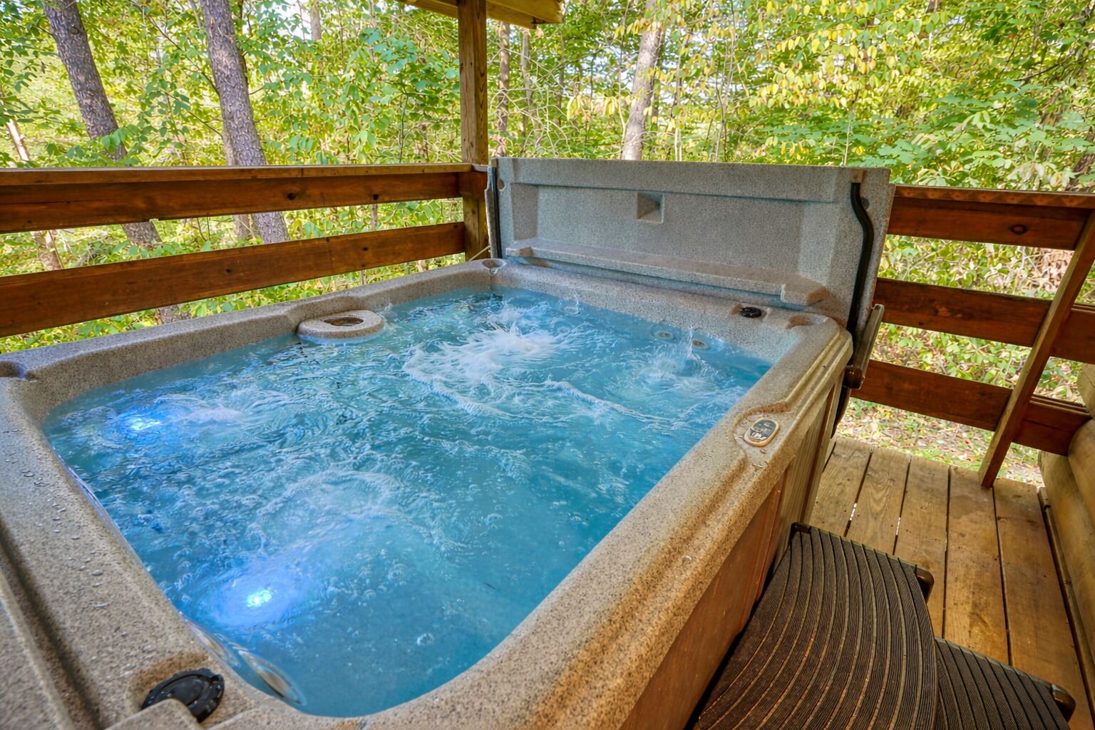 Outdoor spa tub
