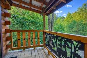 Property grounds - Bearadise Cove: Pet friendly cabin Hocking Hills (South Bloomingville)