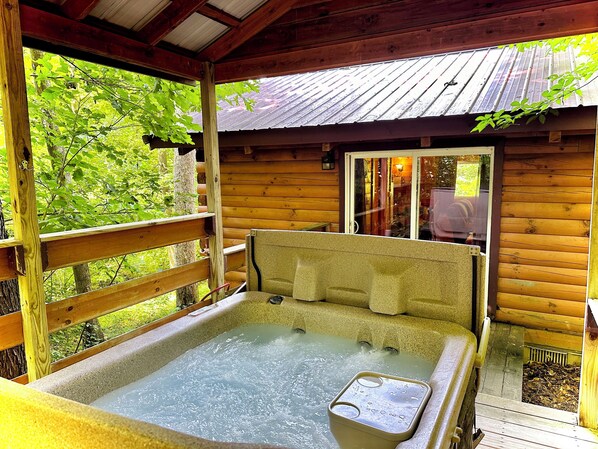 Terrace/patio - Bearadise Cove: Pet friendly + private couples cabin w/hot tub in Hocking Hills (South Bloomingville)