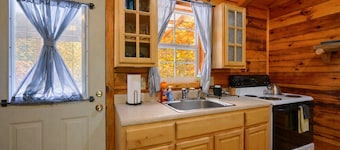 Silver Wolf: Pet friendly cabin in Hocking Hills