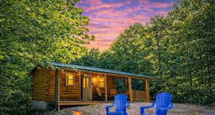 Silver Wolf: Privately situated + Pet friendly cabin w/hot tub in Hocking Hills